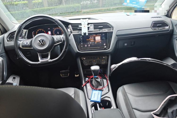 Used Volkswagen Tiguan L 2021 330TSI Automatic Two-Wheel Drive R-Line Enhanced Edition Center Console