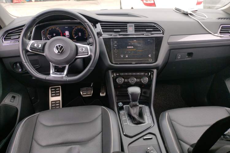 Used Volkswagen Tiguan L 2021 330TSI Automatic Two-Wheel Drive R-Line Flagship Edition Center Console
