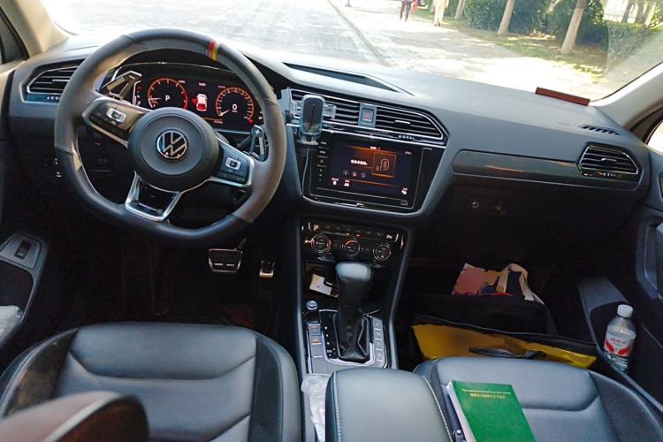 Used Volkswagen Tiguan L 2021 330TSI Automatic Two-Wheel Drive R-Line Enhanced Edition Center Console