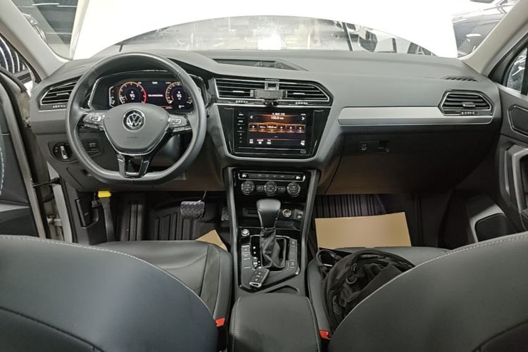 Used Volkswagen Tiguan L 2021 330TSI Automatic Two-Wheel Drive Smart Edition Center Console