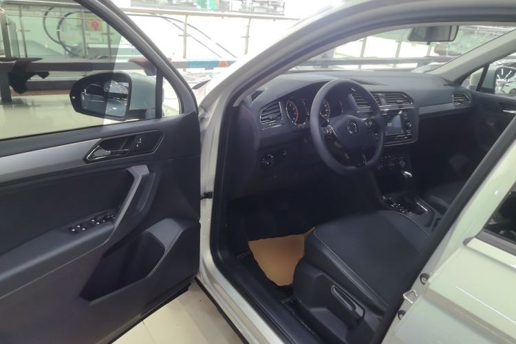 Used Volkswagen Tiguan L 2021 280TSI Automatic Two-Wheel Drive Comfort Edition – Low-Trim Version Driver Seat