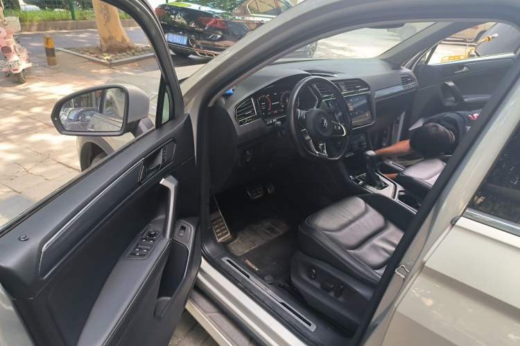 Used Volkswagen Tiguan L 2021 330TSI Automatic Two-Wheel Drive R-Line Enhanced Edition Driver Seat
