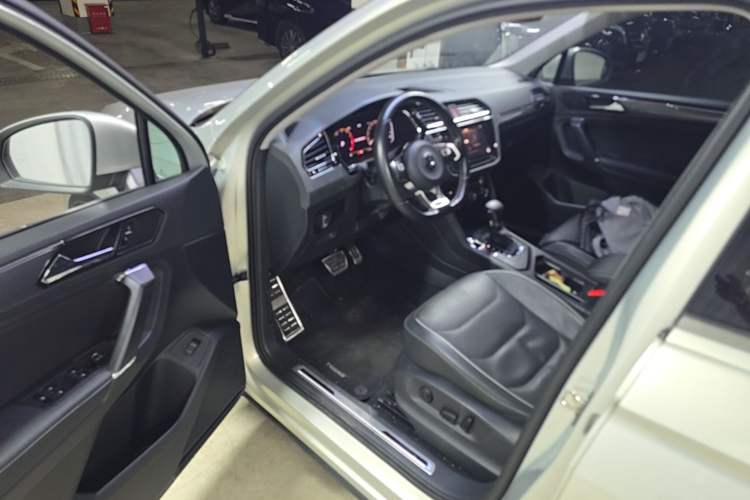Used Volkswagen Tiguan L 2021 330TSI Automatic Two-Wheel Drive R-Line Enhanced Edition Driver Seat