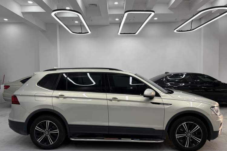 Used Volkswagen Tiguan L 2021 330TSI Automatic Two-Wheel Drive Comfort Edition Exterior 4
