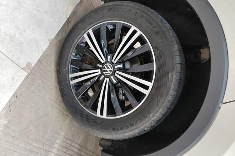 Used Volkswagen Tiguan L 2021 330TSI Automatic Two-Wheel Drive Smart Edition Exterior 5