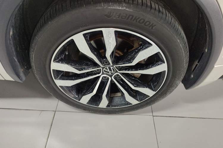 Used Volkswagen Tiguan L 2021 330TSI Automatic Two-Wheel Drive R-Line Flagship Edition Exterior 5
