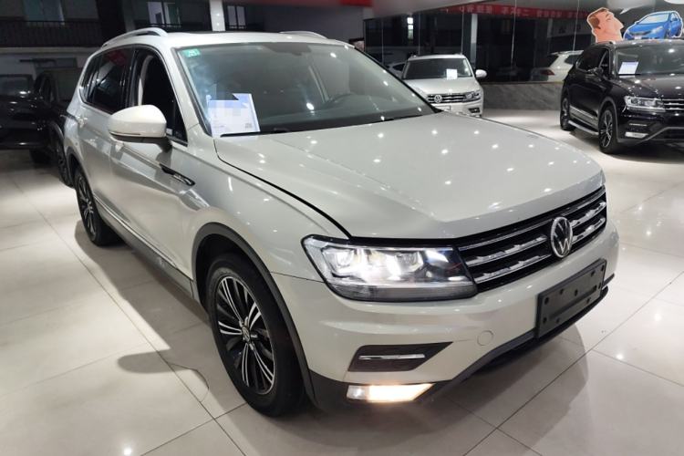 Used Volkswagen Tiguan L 2021 330TSI Automatic Two-Wheel Drive Smart Edition Front Right 45 Deg