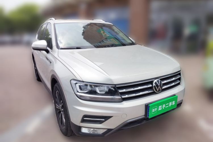 Used Volkswagen Tiguan L 2021 330TSI Automatic Two-Wheel Drive Smart Edition Front Right 45 Deg