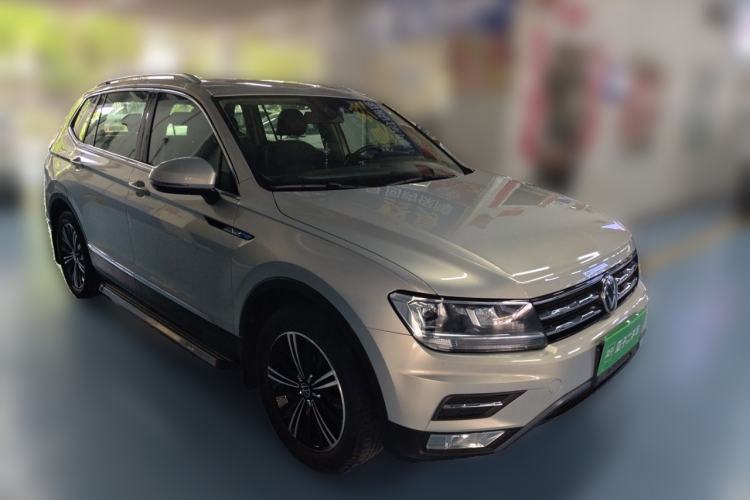 Used Volkswagen Tiguan L 2021 330TSI Automatic Two-Wheel Drive Smart Edition Front Right 45 Deg