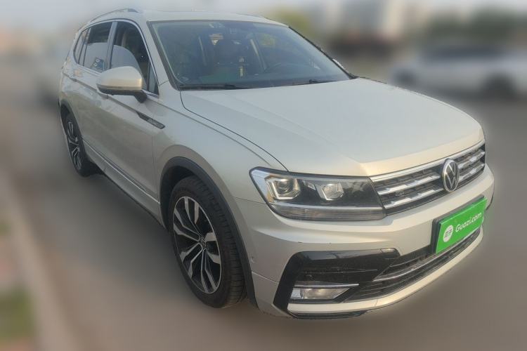 Used Volkswagen Tiguan L 2021 330TSI Automatic Two-Wheel Drive R-Line Enhanced Edition Front Right 45 Deg