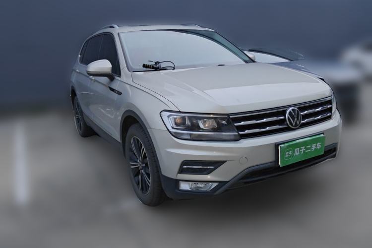 Used Volkswagen Tiguan L 2021 330TSI Automatic Two-Wheel Drive Smart Edition Front Right 45 Deg