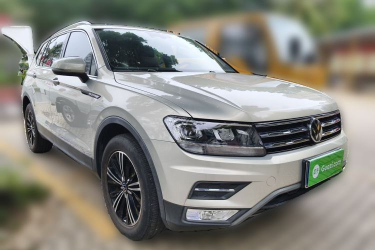 Used Volkswagen Tiguan L 2021 330TSI Automatic Two-Wheel Drive Smart Edition Front Right 45 Deg