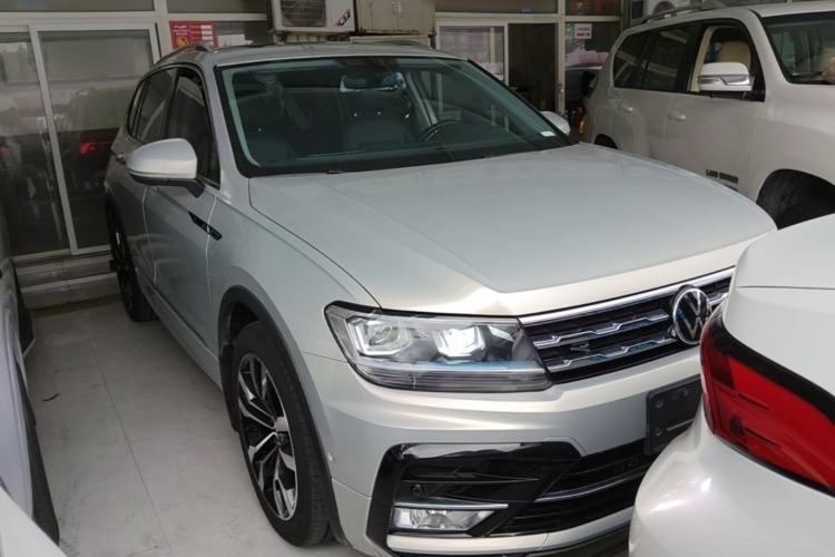 Used Volkswagen Tiguan L 2021 330TSI Automatic Two-Wheel Drive R-Line Enhanced Edition Front Right 45 Deg