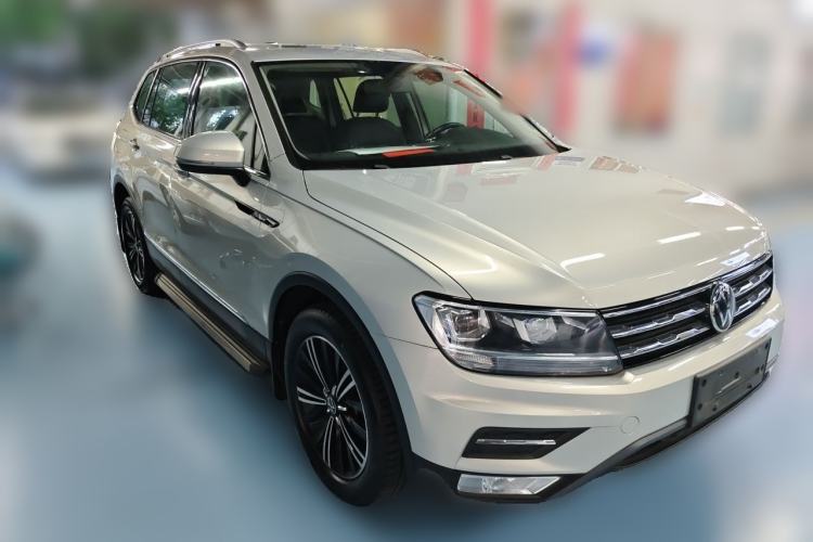 Used Volkswagen Tiguan L 2021 330TSI Automatic Two-Wheel Drive Smart Edition Front Right 45 Deg