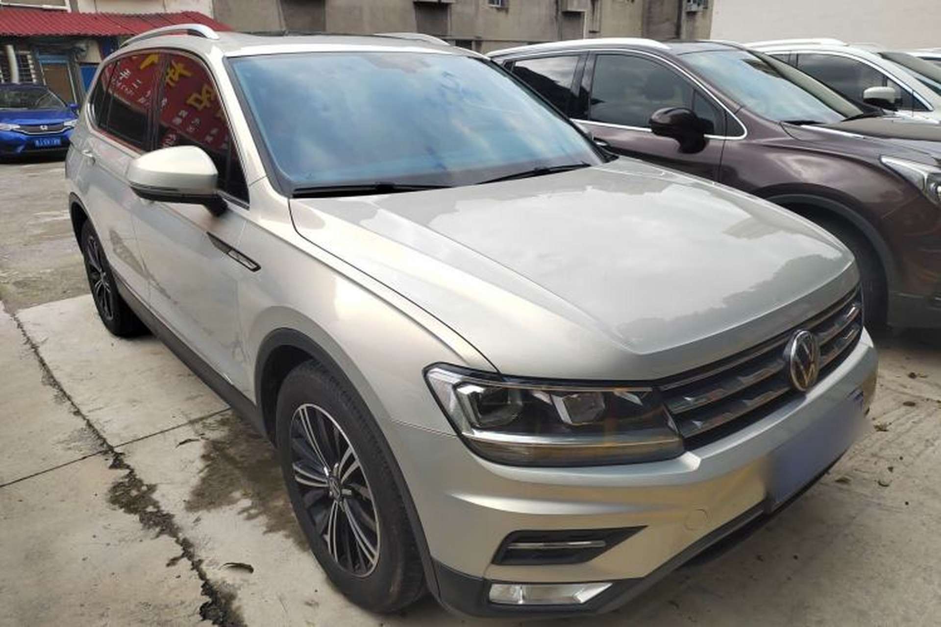 Used Volkswagen Tiguan L 2021 330TSI Automatic Two-Wheel Drive Smart Edition Front Right 45 Deg