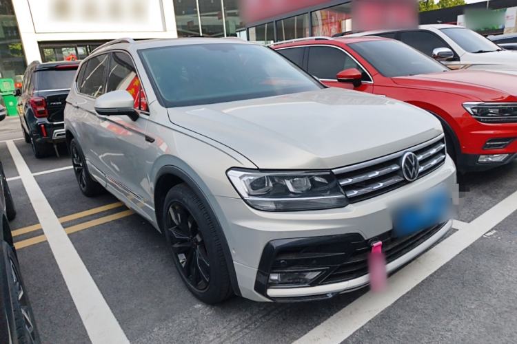 Used Volkswagen Tiguan L 2021 330TSI Automatic Two-Wheel Drive R-Line Enhanced Edition Front Right 45 Deg