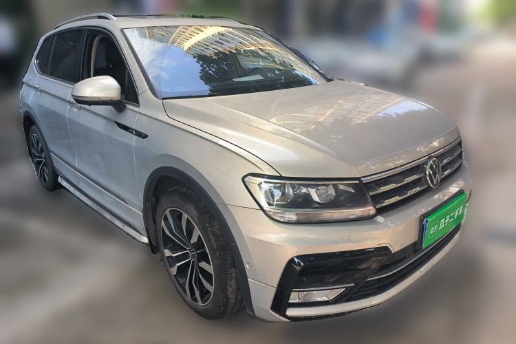 Used Volkswagen Tiguan L 2021 330TSI Automatic Two-Wheel Drive R-Line Enhanced Edition Front Right 45 Deg