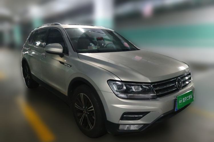 Used Volkswagen Tiguan L 2021 330TSI Automatic Two-Wheel Drive Smart Edition Front Right 45 Deg