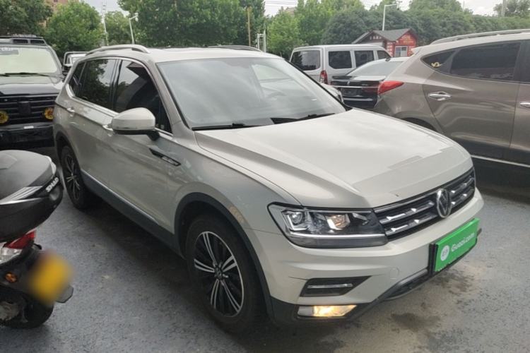 Used Volkswagen Tiguan L 2021 330TSI Automatic Two-Wheel Drive Smart Edition Front Right 45 Deg