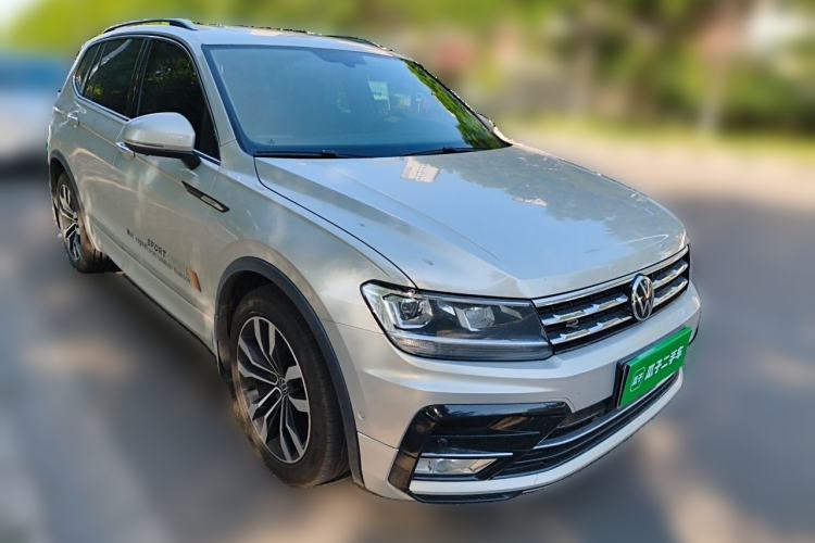 Used Volkswagen Tiguan L 2021 330TSI Automatic Two-Wheel Drive R-Line Enhanced Edition Front Right 45 Deg