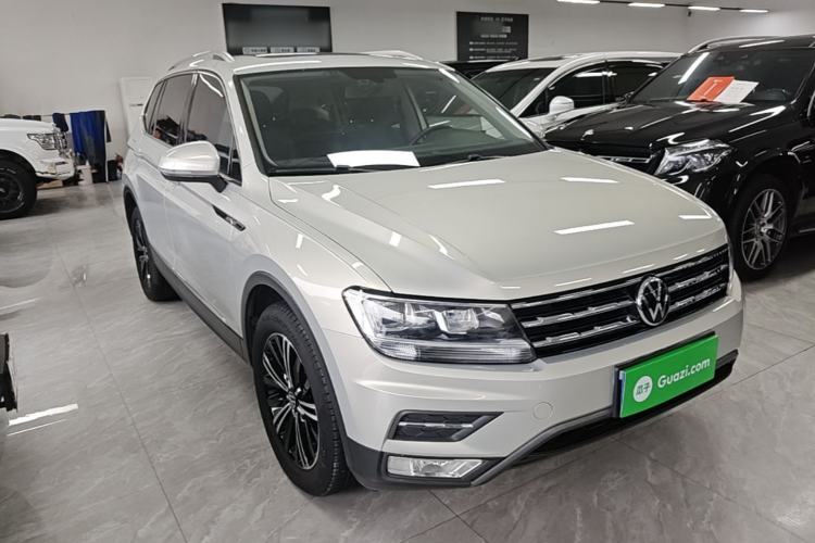 Used Volkswagen Tiguan L 2021 330TSI Automatic Two-Wheel Drive Smart Edition Front Right 45 Deg