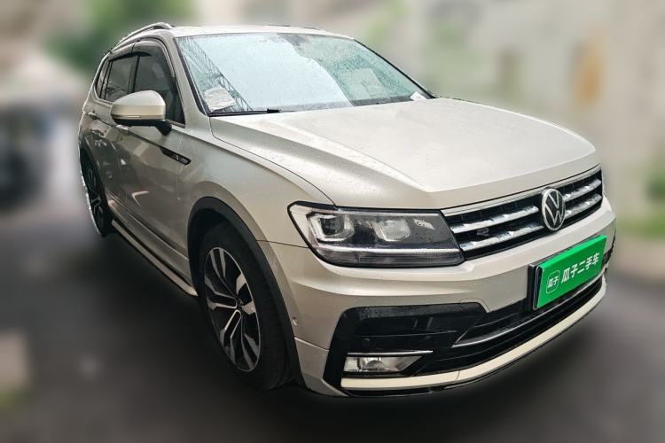 Used Volkswagen Tiguan L 2021 330TSI Automatic Two-Wheel Drive R-Line Flagship Edition Front Right 45 Deg