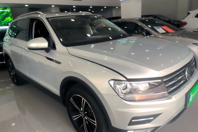 Used Volkswagen Tiguan L 2021 330TSI Automatic Two-Wheel Drive Smart Edition Front Right 45 Deg