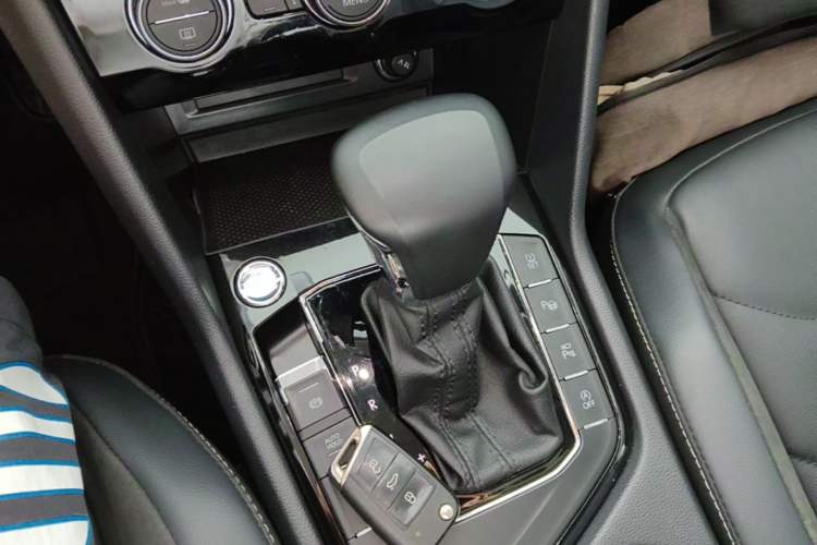 Used Volkswagen Tiguan L 2021 330TSI Automatic Two-Wheel Drive R-Line Enhanced Edition Gear Lever