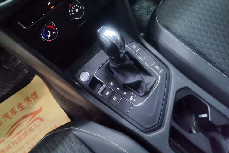 Used Volkswagen Tiguan L 2021 280TSI Automatic Two-Wheel Drive Comfort Edition – Low-Trim Version Gear Lever