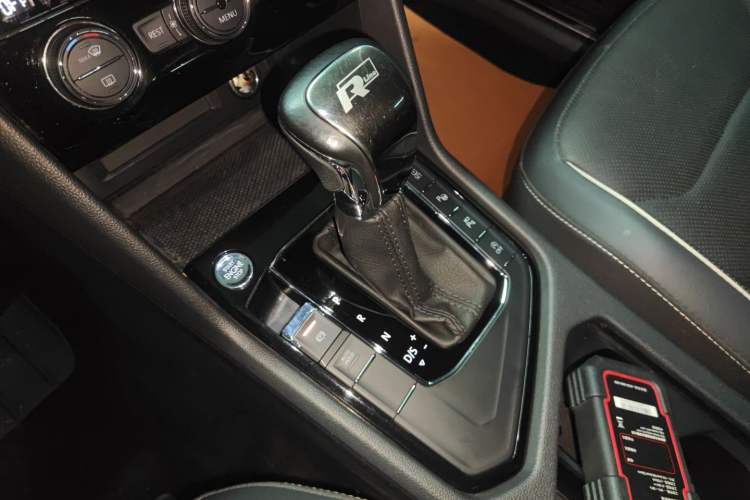 Used Volkswagen Tiguan L 2021 330TSI Automatic Two-Wheel Drive R-Line Flagship Edition Gear Lever