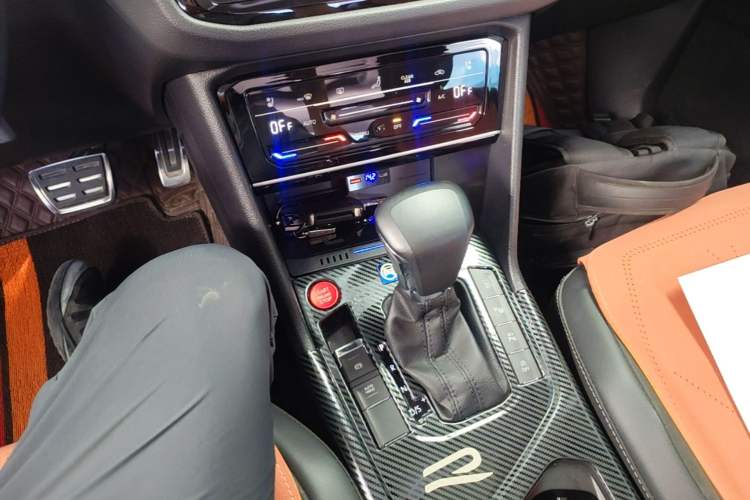 Used Volkswagen Tiguan L 2021 330TSI Automatic Two-Wheel Drive R-Line Enhanced Edition Gear Lever