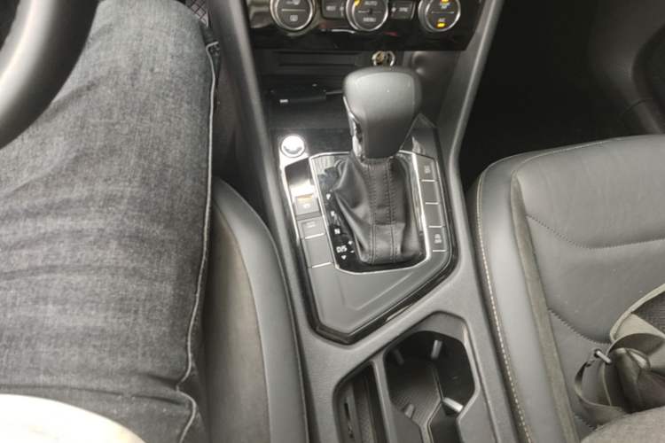 Used Volkswagen Tiguan L 2021 330TSI Automatic Two-Wheel Drive Smart Edition Gear Lever
