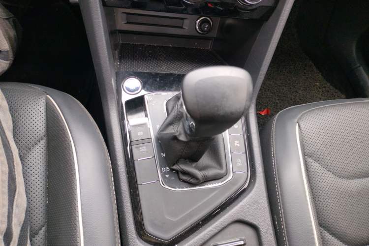 Used Volkswagen Tiguan L 2021 330TSI Automatic Two-Wheel Drive R-Line Flagship Edition Gear Lever