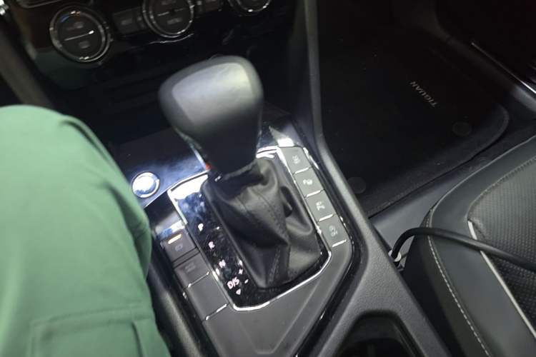 Used Volkswagen Tiguan L 2021 330TSI Automatic Two-Wheel Drive R-Line Enhanced Edition Gear Lever