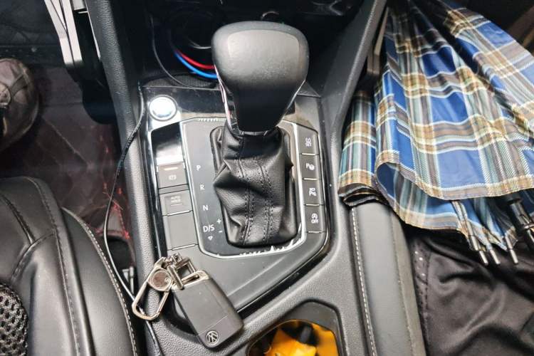 Used Volkswagen Tiguan L 2021 330TSI Automatic Two-Wheel Drive R-Line Flagship Edition Gear Lever