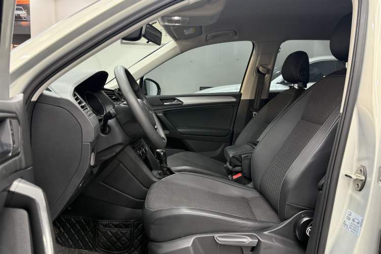 Used Volkswagen Tiguan L 2021 330TSI Automatic Two-Wheel Drive Comfort Edition Interior 1