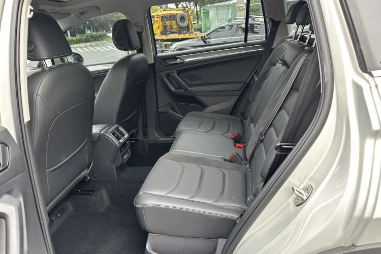 Used Volkswagen Tiguan L 2021 330TSI Automatic Two-Wheel Drive R-Line Enhanced Edition Interior 1