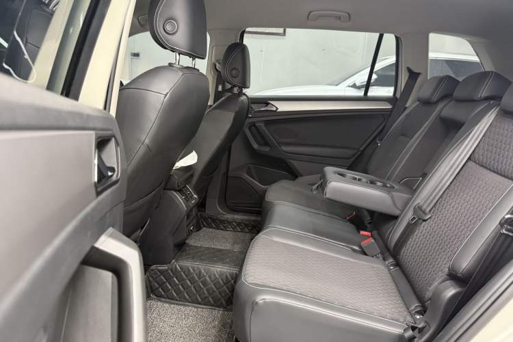 Used Volkswagen Tiguan L 2021 330TSI Automatic Two-Wheel Drive Comfort Edition Interior 2