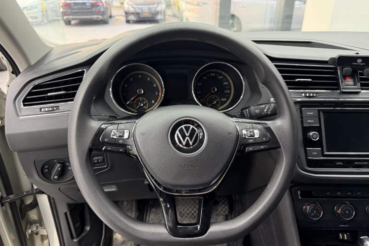 Used Volkswagen Tiguan L 2021 330TSI Automatic Two-Wheel Drive Comfort Edition Interior 3