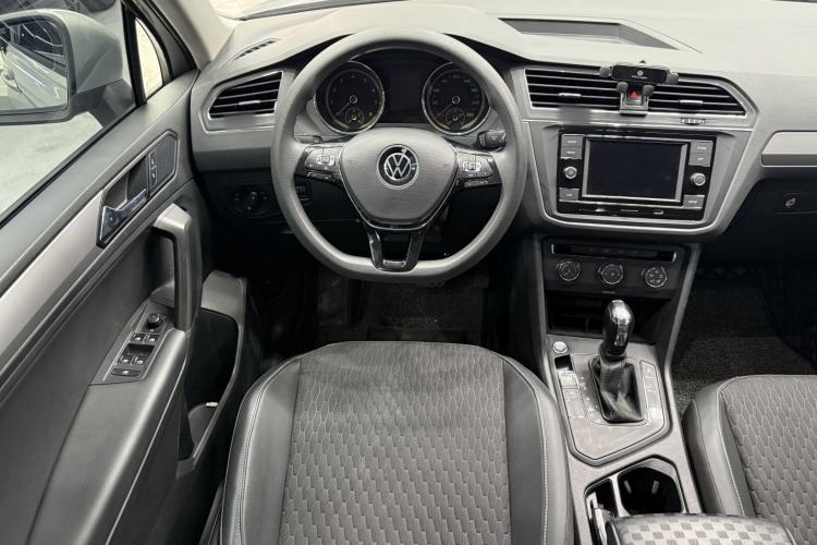 Used Volkswagen Tiguan L 2021 330TSI Automatic Two-Wheel Drive Comfort Edition Interior 4