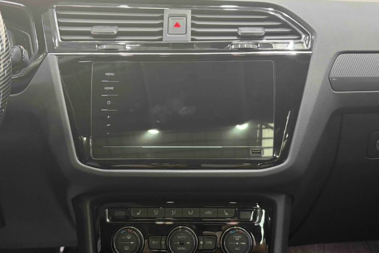 Used Volkswagen Tiguan L 2021 330TSI Automatic Two-Wheel Drive R-Line Enhanced Edition Interior 4