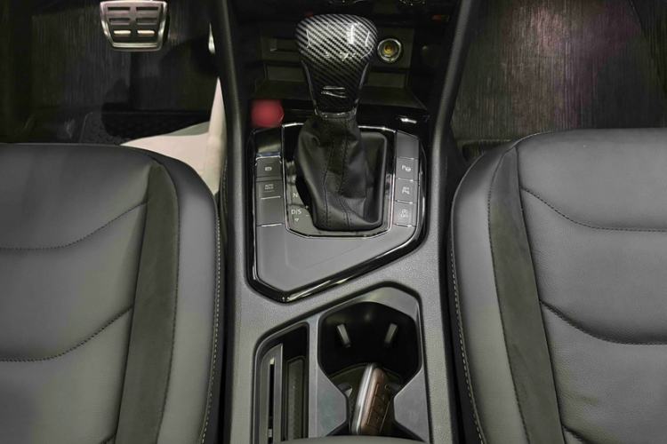Used Volkswagen Tiguan L 2021 330TSI Automatic Two-Wheel Drive R-Line Enhanced Edition Interior 5