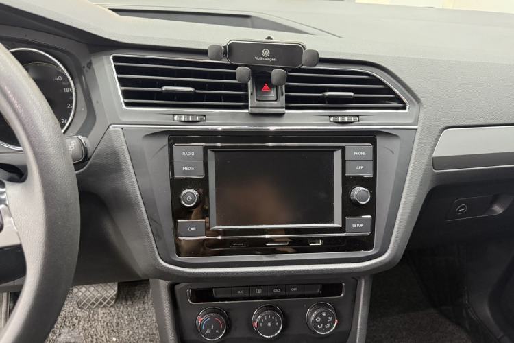 Used Volkswagen Tiguan L 2021 330TSI Automatic Two-Wheel Drive Comfort Edition Interior 6