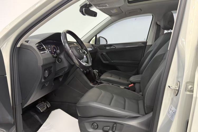 Used Volkswagen Tiguan L 2021 330TSI Automatic Two-Wheel Drive R-Line Enhanced Edition Interior 6