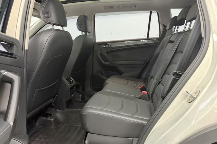 Used Volkswagen Tiguan L 2021 330TSI Automatic Two-Wheel Drive R-Line Enhanced Edition Interior 7