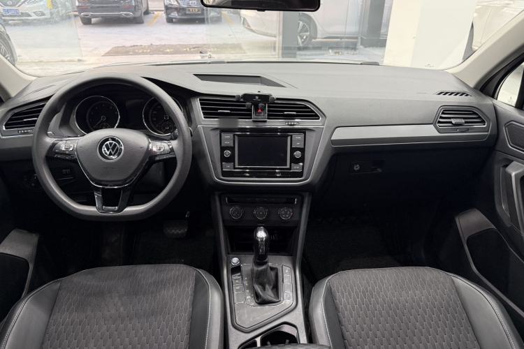Used Volkswagen Tiguan L 2021 330TSI Automatic Two-Wheel Drive Comfort Edition Interior 8