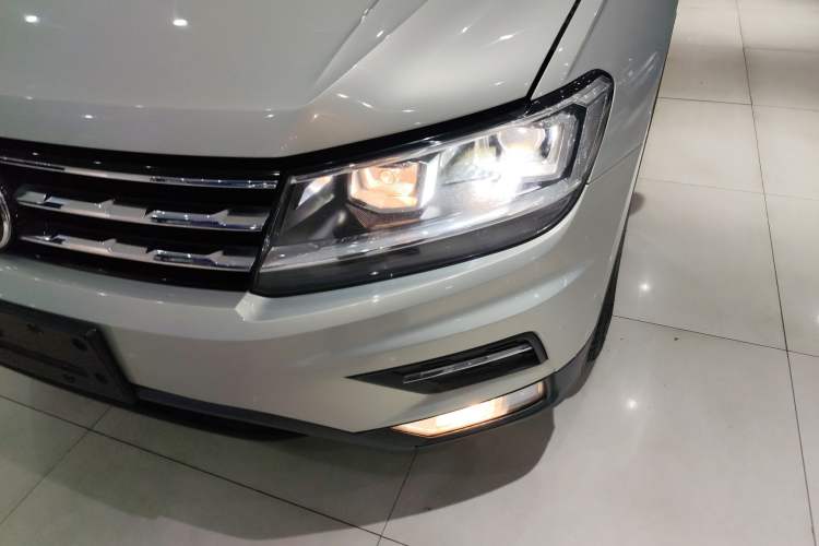 Used Volkswagen Tiguan L 2021 330TSI Automatic Two-Wheel Drive Smart Edition Left Front Headlight