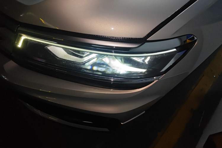 Used Volkswagen Tiguan L 2021 330TSI Automatic Two-Wheel Drive R-Line Flagship Edition Left Front Headlight