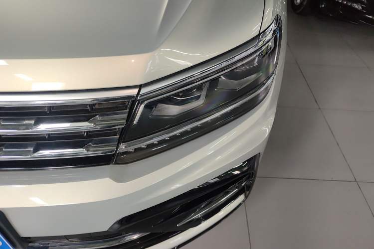 Used Volkswagen Tiguan L 2021 330TSI Automatic Two-Wheel Drive R-Line Flagship Edition Left Front Headlight