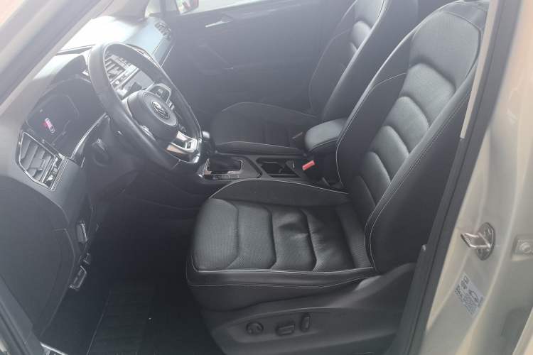 Used Volkswagen Tiguan L 2021 330TSI Automatic Two-Wheel Drive R-Line Flagship Edition Left Front Seat